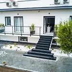 Maison De Julia 住宿加早餐酒店 4*