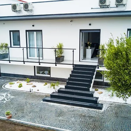 Maison De Julia Nocleg ze śniadaniem 4*