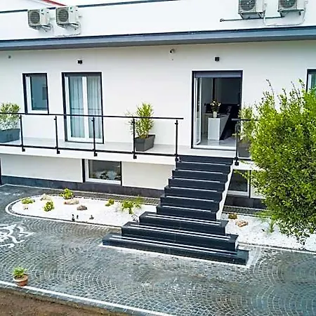 Maison De Julia 4*